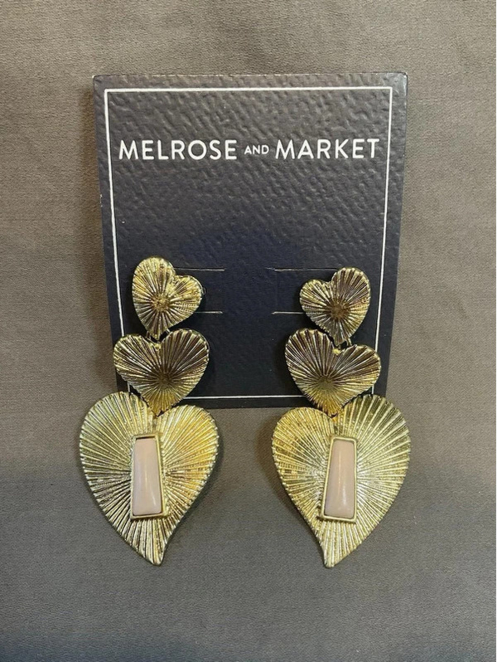 NWT Melrose And Market Gold Tone 3 Heart Dangle Earrings #1398